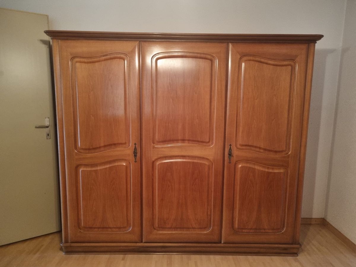 Armadi: Kleiderschrank aus massiv Kirschholz – Usato da Winterthur venduto da arr_y9qd