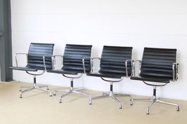 Vitra Eames Stühle EA108,  Leder und drehbar