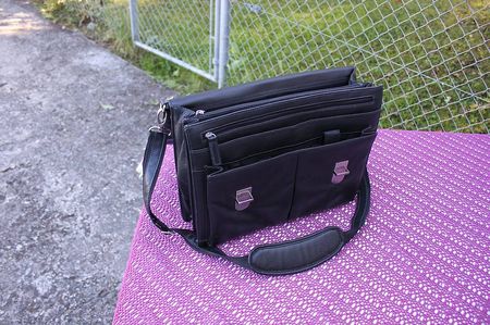 Neuwertige Büroledertasche mit Tragegurt.....