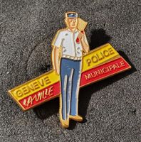 GG323 - Pin Polizei Police Genf Genève - Laville Municipale
