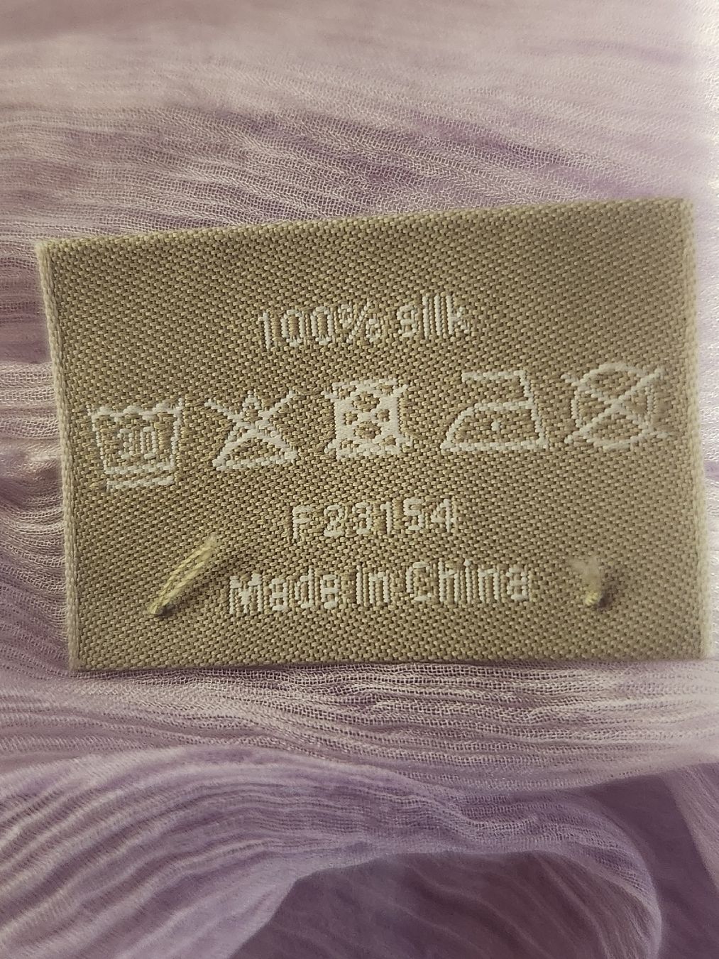 Nile Foulard & Sciarpe: Écharpe  Nile 100% soie lilas – Usato da Niedergösgen venduto da Eva2410 3