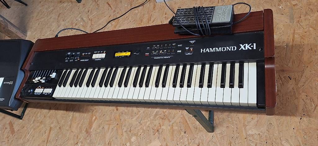 Strumenti musicali: Hammond XK1 ,Orgel Keyboard – Usato da Amden venduto da Orgelfreak