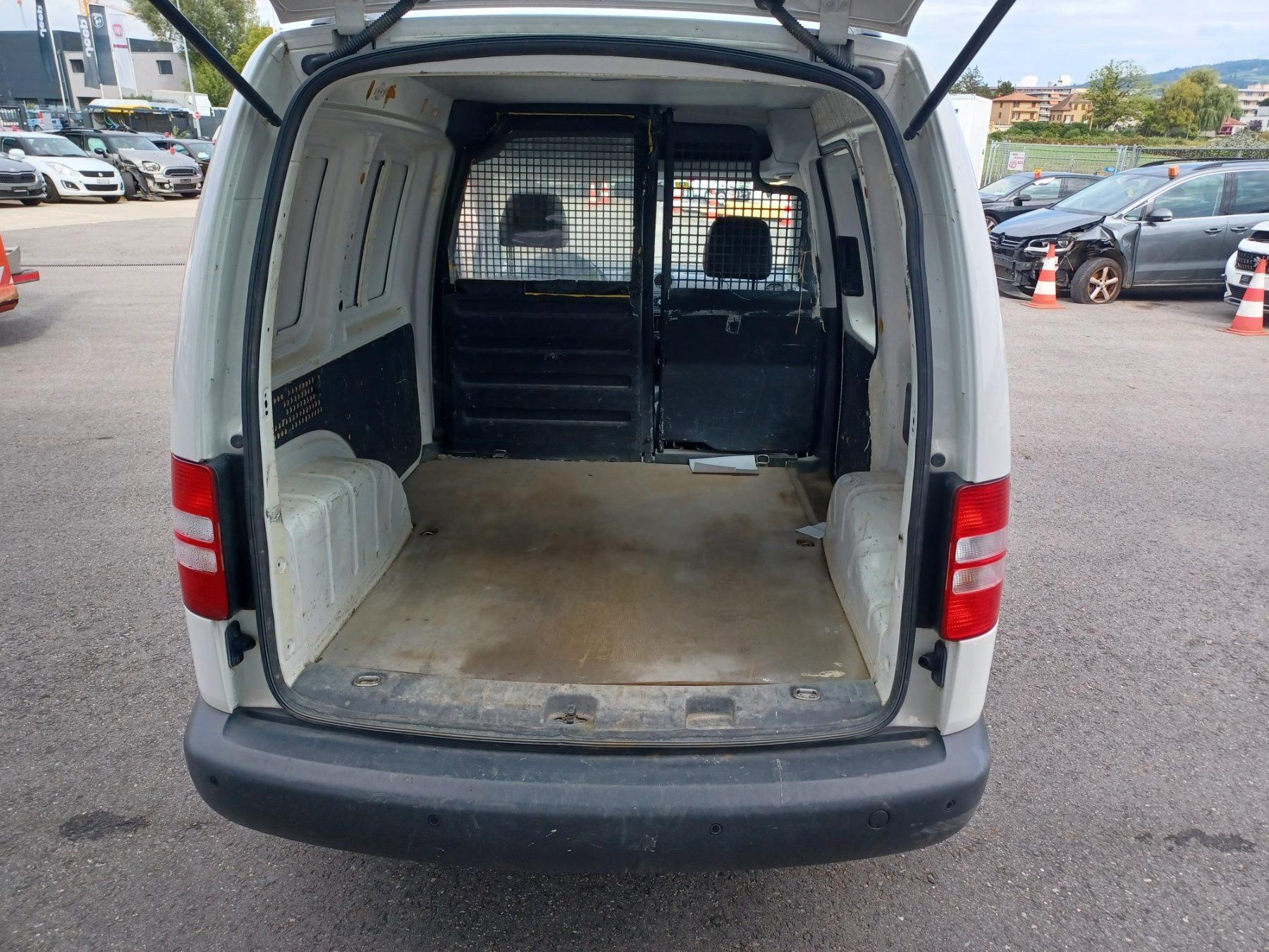VW Véhicules utilitaires: VW Caddy 1.6 BMT – D'occasion à Yverdon-les-Bains par  7