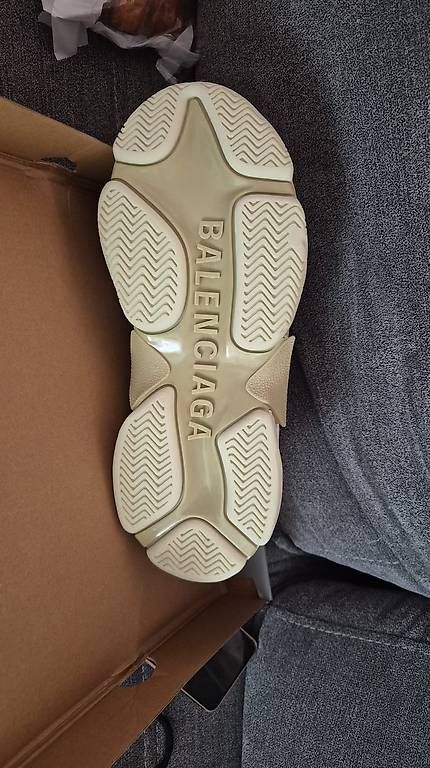 Balenciaga Herrenschuhe: Balenciaga Triple S Gr. 42 Weiß – Neu und originalverpackt aus Kölliken von ale_mqq6 3