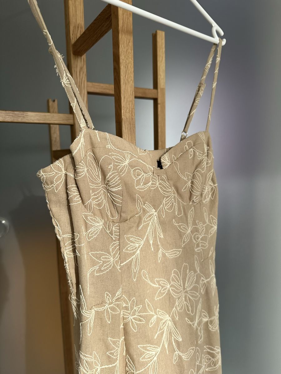Vestiti: Beiges Kleid – Nuovo (secondo la descrizione) da Gipf-Oberfrick venduto da Gabor5
