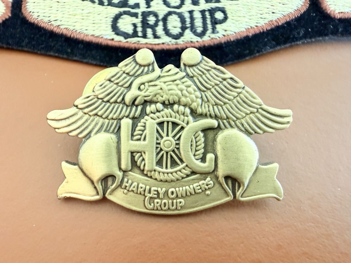 Harley-Davidson Toppe: Harley Owners Group Patch & Pin Set - Ride in Style! – Nuovo (secondo la descrizione) da Meilen venduto da tachel 1