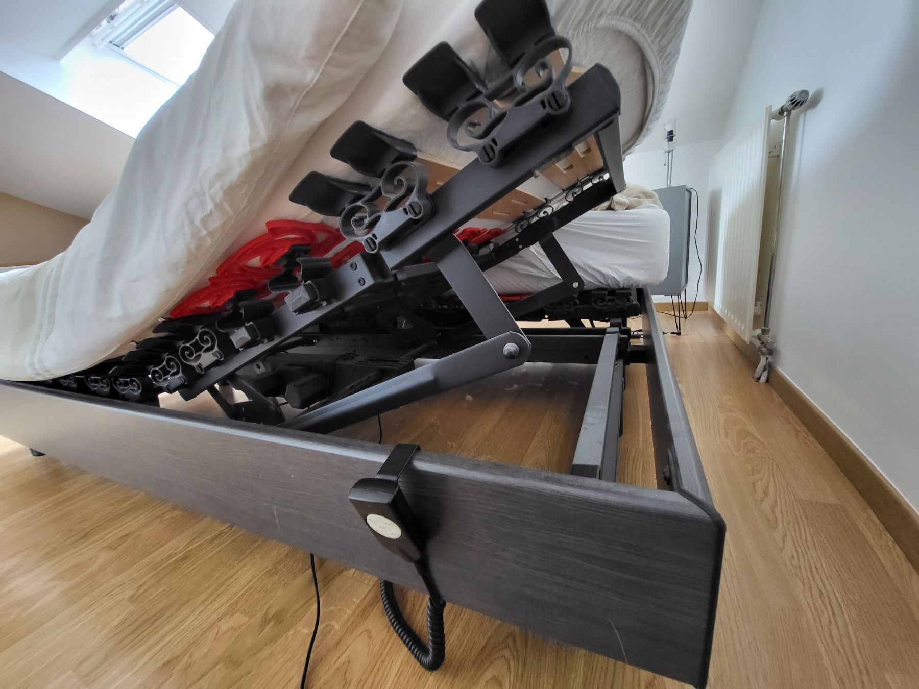 Letti: Lit avec sommier relevable electrique – Usato da Petit-Lancy venduto da CristianPabloRivier 2