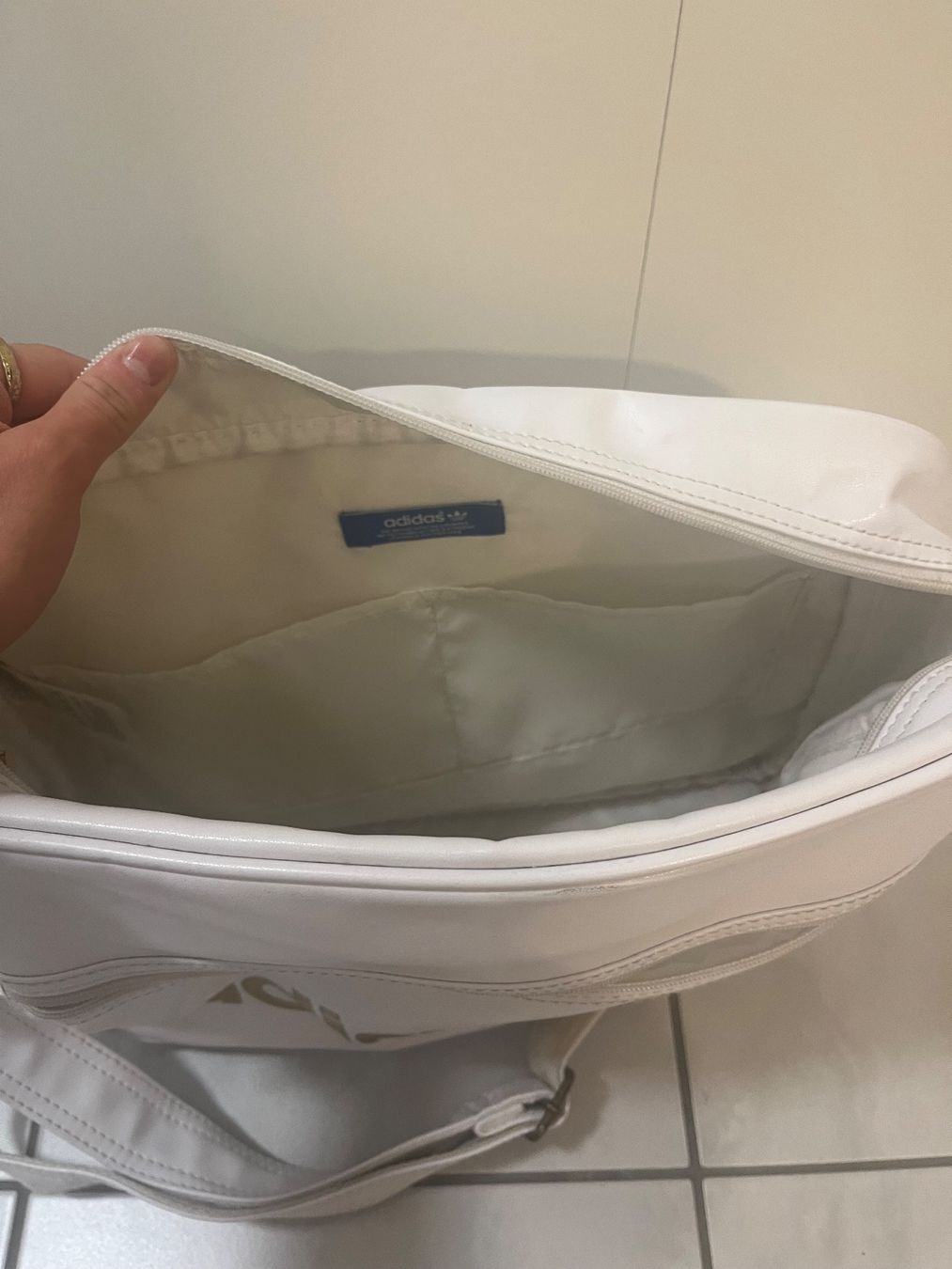 Adidas Sacs: Adidas Umhängetasche – D'occasion à Andwil SG par sas_m9tn 1