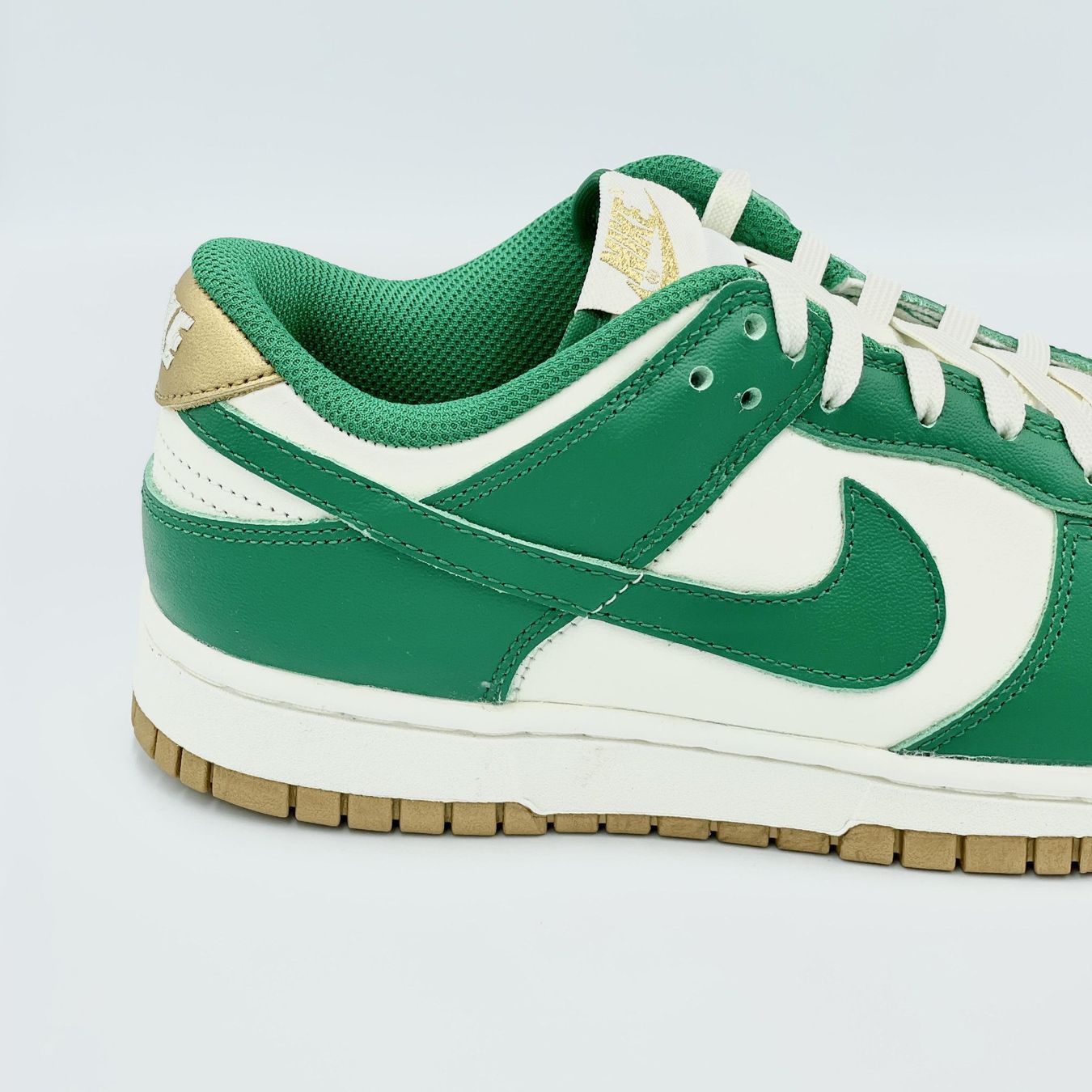Nike Scarpe da donna: Nike Dunk Low Malachite University Gold EU 40 – Nuovo e nell'imballaggio originale da Erlinsbach venduto da sasneakers 4