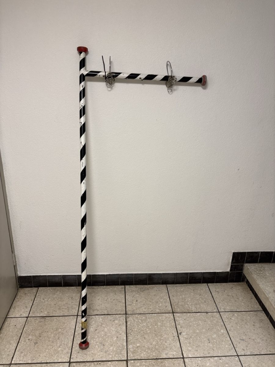 Sonstige Dekorationen & Accessoires: Ständer schwarz-weiss gestreift ca. 160cm hoch – Gebraucht aus Zürich von Nonas1996