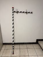 Ständer schwarz-weiss gestreift ca. 160cm hoch