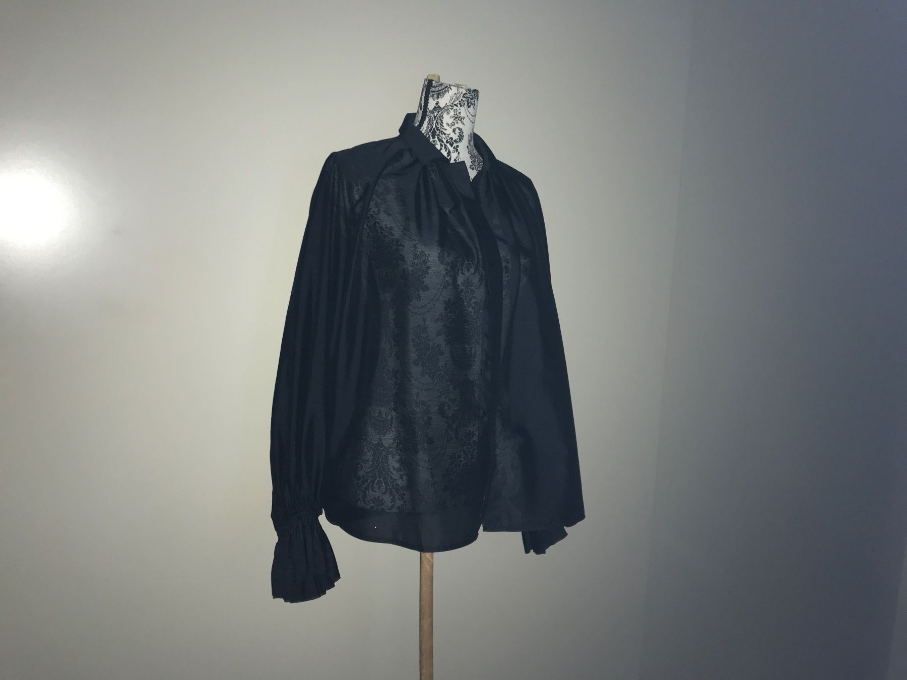Lis Lareida Camicette: Bluse Lis Lareida – Usato da Marthalen venduto da Chuegi1 1