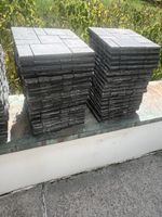 Gebrauchte graue Steinfliesen für den Außenbereich