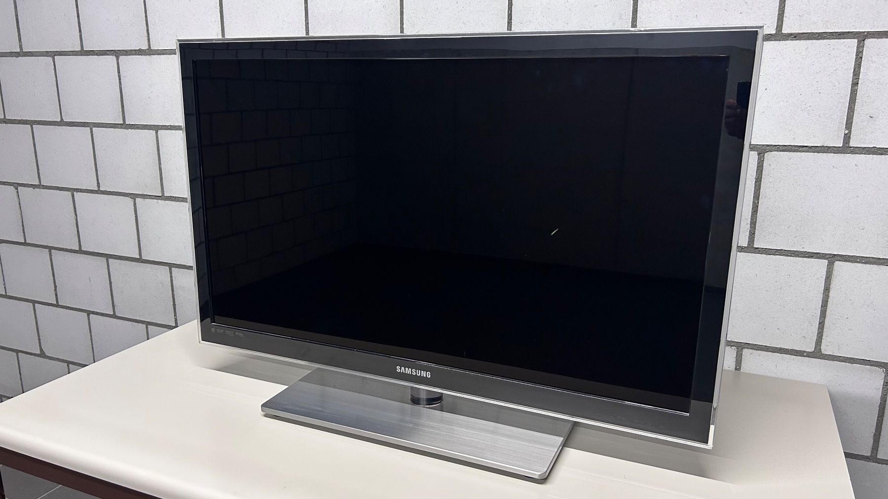 Samsung Monitor: Samsung Flachbildschirm-TV 40Zoll – Usato da Ostermundigen venduto da downunder08
