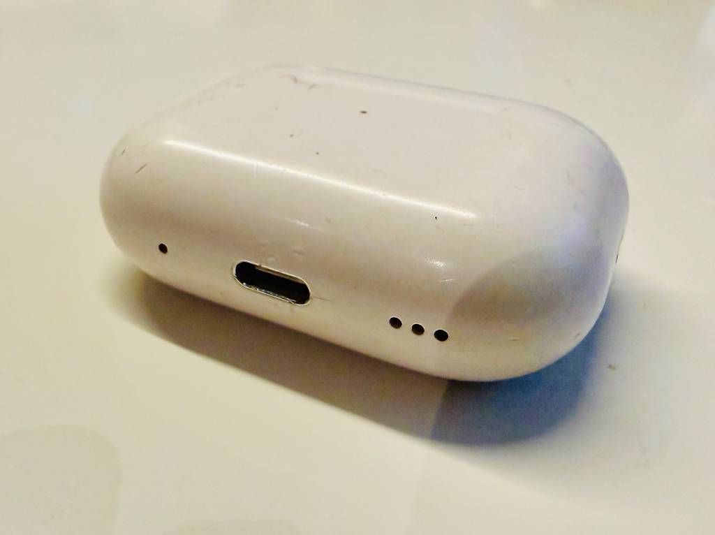 Cuffie: Apple AirPods Pro (2. Gen, USB-C) – Usato da Zürich venduto da Domiloch11