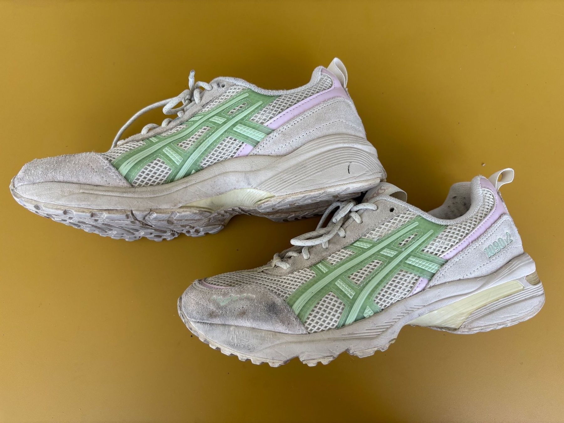 Asics Damenschuhe: ASICS "1090 v2"  Sneaker Gr. 40 – Gebraucht aus Zürich von missmodernage 1