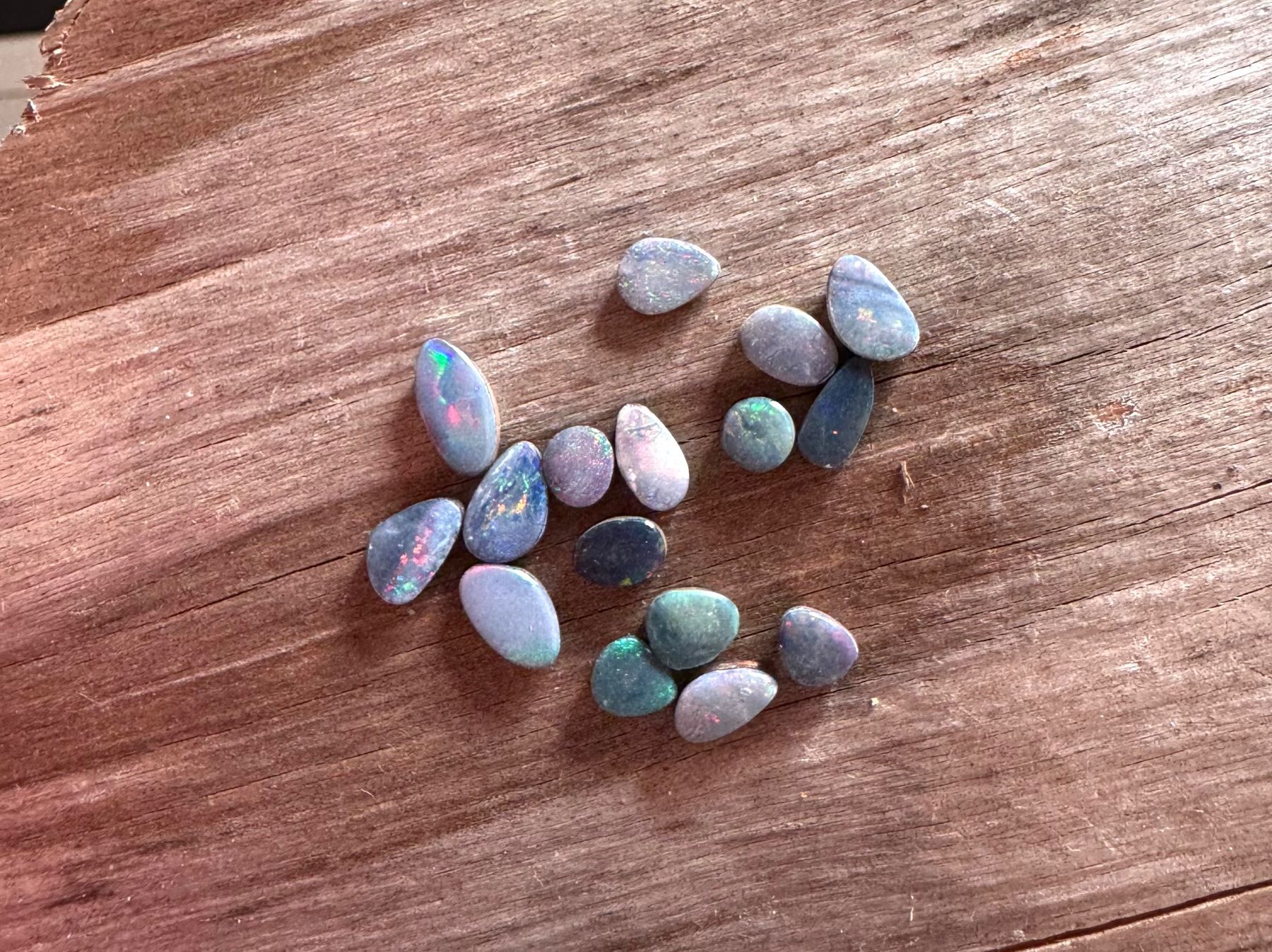 Fossili: 16 x  Opal Cabochons winzig!  echt! DOUBLET   aus Australien – Nuovo e nell'imballaggio originale da Leuggern venduto da gemshow 1