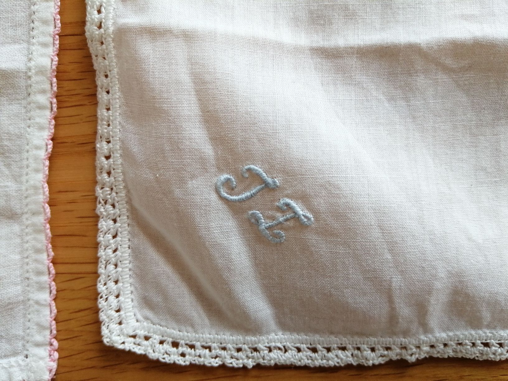 Altro in  Abbigliamento & Accessori: 6er Set Vintage Stofftaschentücher, Monogramm,  – Usato da Honau venduto da holunder3 3