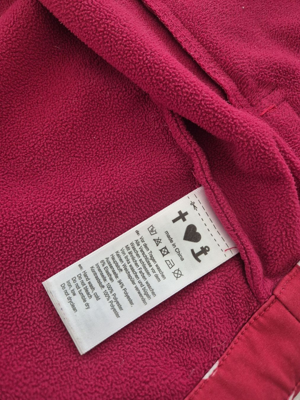 Giacche & Cappotti: Rote Softshell Jacke mit weissen  Pünktli, Grösse 140 – Usato da Adliswil venduto da Stardust11 7