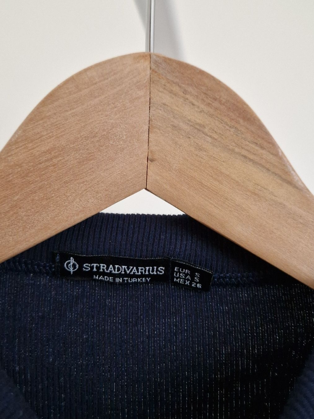 Stradivarius Top: Stradivarius Mockneck Top, Dunkelblau – Nuovo (secondo la descrizione) da Samstagern venduto da DatJulie 1