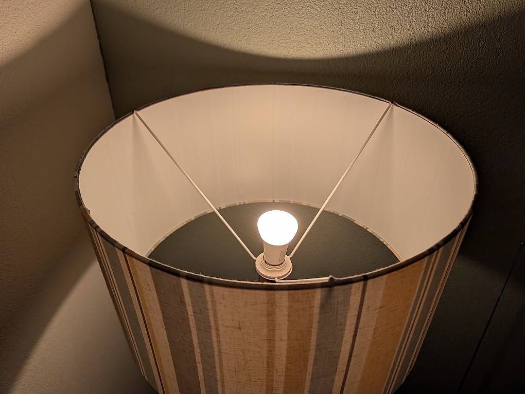 Lampade: Stehlampe "afrikanisch" – Usato da Würenlos venduto da MementoMori 2