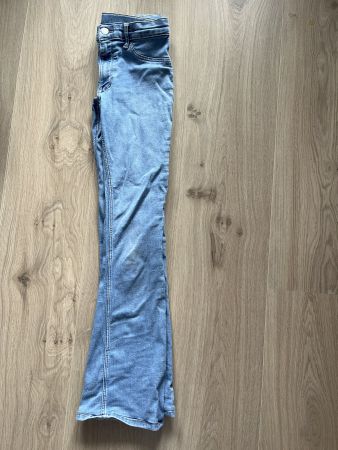 Schöne Bootcut/Flared Jeans, Gr 158, verstellbarer Bund