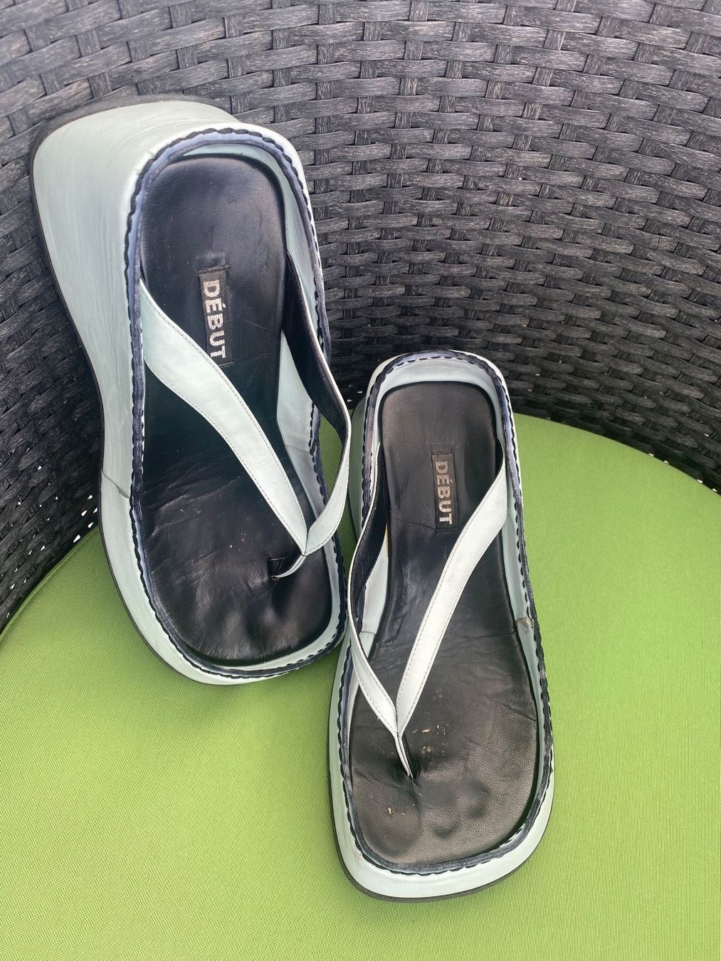Damenschuhe: SUMMERTIME - stylische DÉBUT Flip-Flops mit Décor, linde, 36 – Gebraucht aus Winkel von ferrari2022 1
