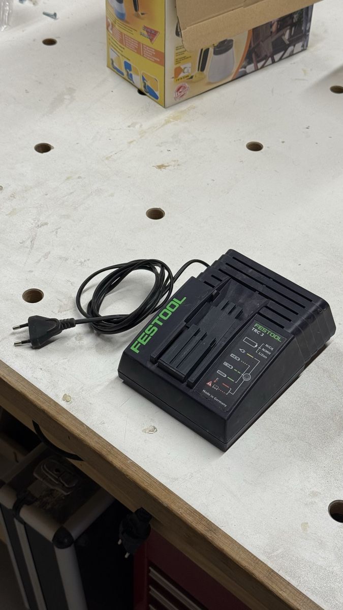 Festool Accus & piles: FESTOOL Ladegerät TRC 3 – D'occasion à Udligenswil par TomSawyer33 1
