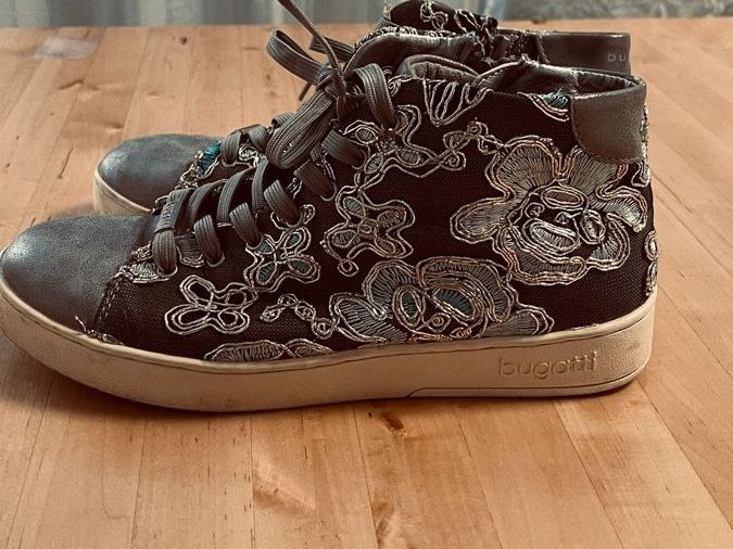 Bugatti Scarpe da donna: Bugatti Damenschuhe, Top Zustand, Grösse 38 – Usato da Zürich venduto da Krikri21