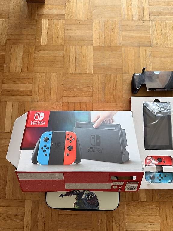 Console: Nintendo switch 1 avec joy-con et accessoires  – Usato da Châtel-St-Denis venduto da Mica.zimmermann 2