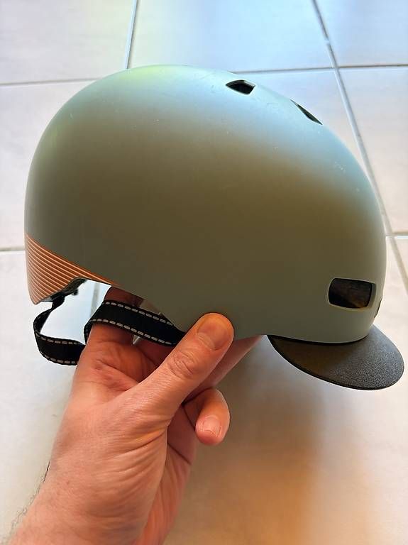 Caschi: Nutcase Fahrradhelm Herren – Usato da Lützelflüh-Goldbach venduto da Blink840 1