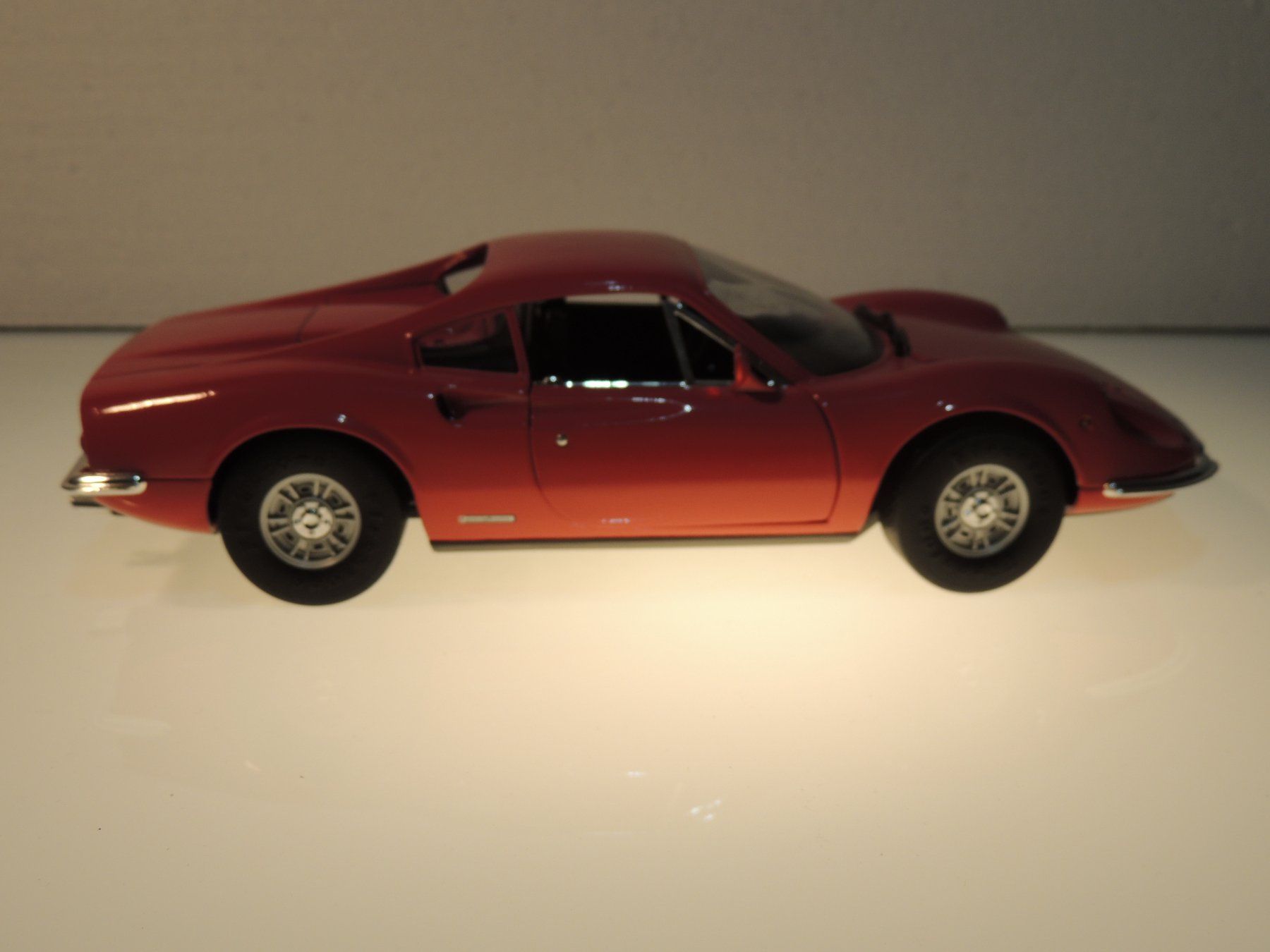 Anson Modellini d'auto: ANSON Ferrari 246 GT Rot 1:18 – Usato da Corminboeuf venduto da corbay 2