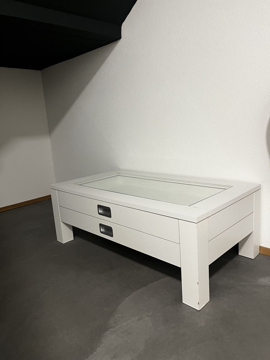 Tavoli: Couchtisch mit Glasplatte & 2 Schubladen  – Usato da Rüti ZH venduto da FabriceK