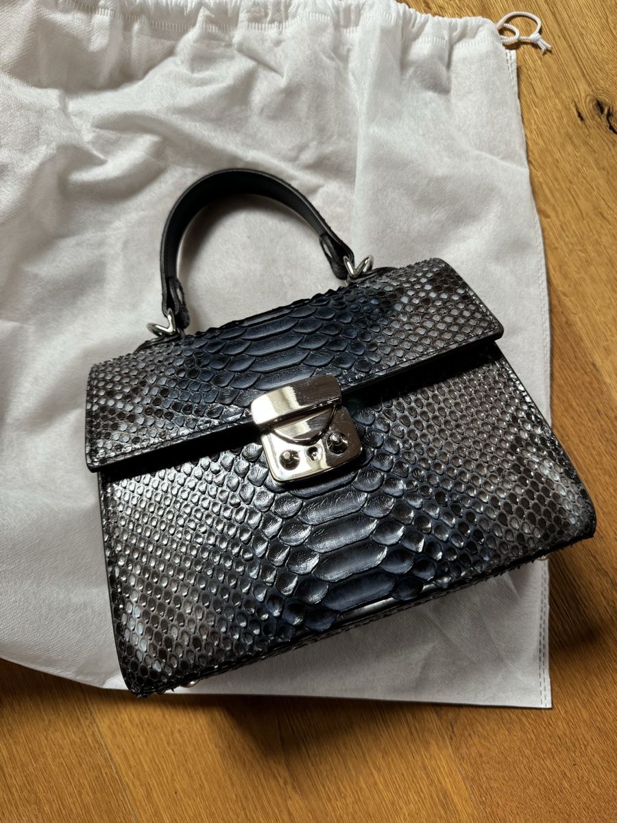 Taschen für Damen: Schicke Pythonleder Handtasche – Neu und originalverpackt aus Seon von noe_zz6w