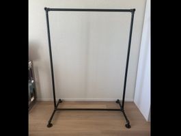 Kleiderständer aus Stahlrohr – Industrial / Loft Style