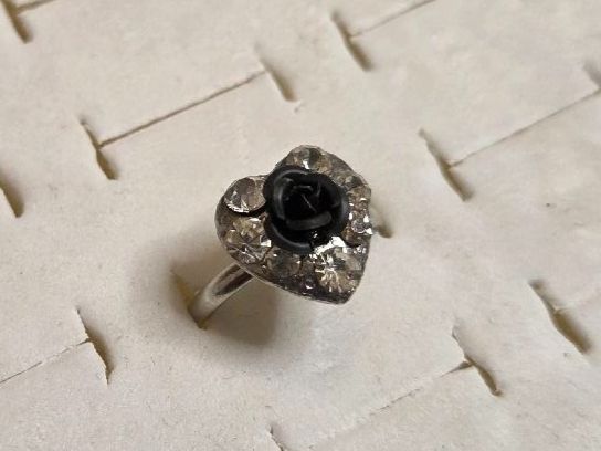 Anelli: Bague ajustable Fleur Noire et Strass – Nuovo (secondo la descrizione) da Territet venduto da Cenh
