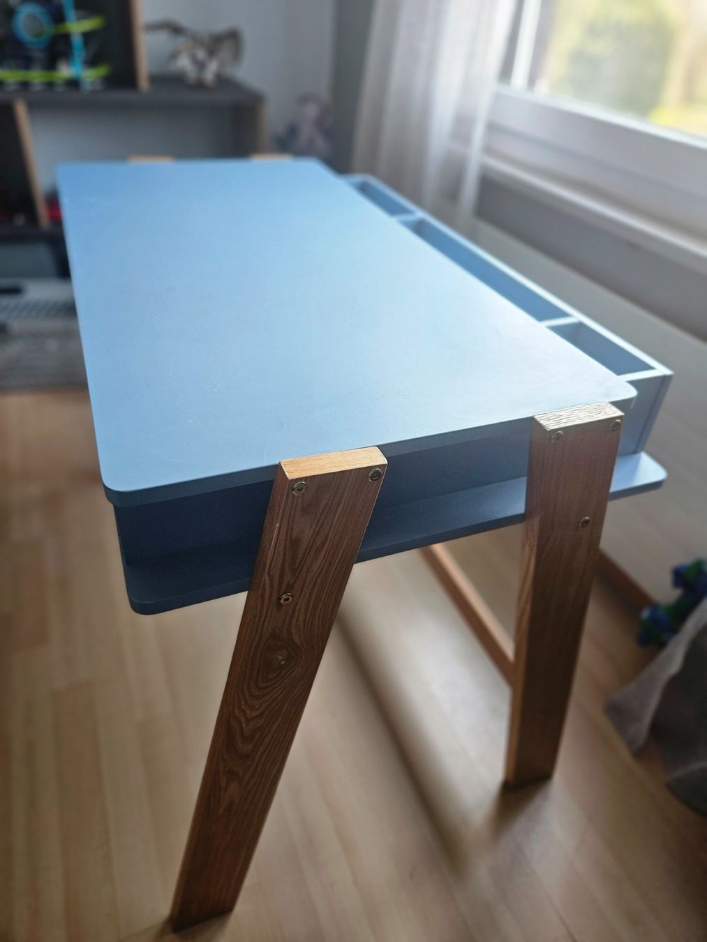 Scrivanie: Kindertisch / Maltisch, hellblau, ideal fürs Kinderzimmer – Usato da Biberist venduto da cal_9tcf 2