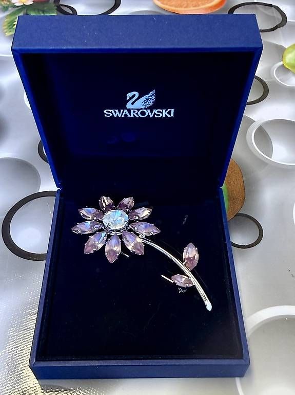 Spille & Fermagli: Spilla Swarovski  – Nuovo e nell'imballaggio originale da Biasca venduto da dan_96w9