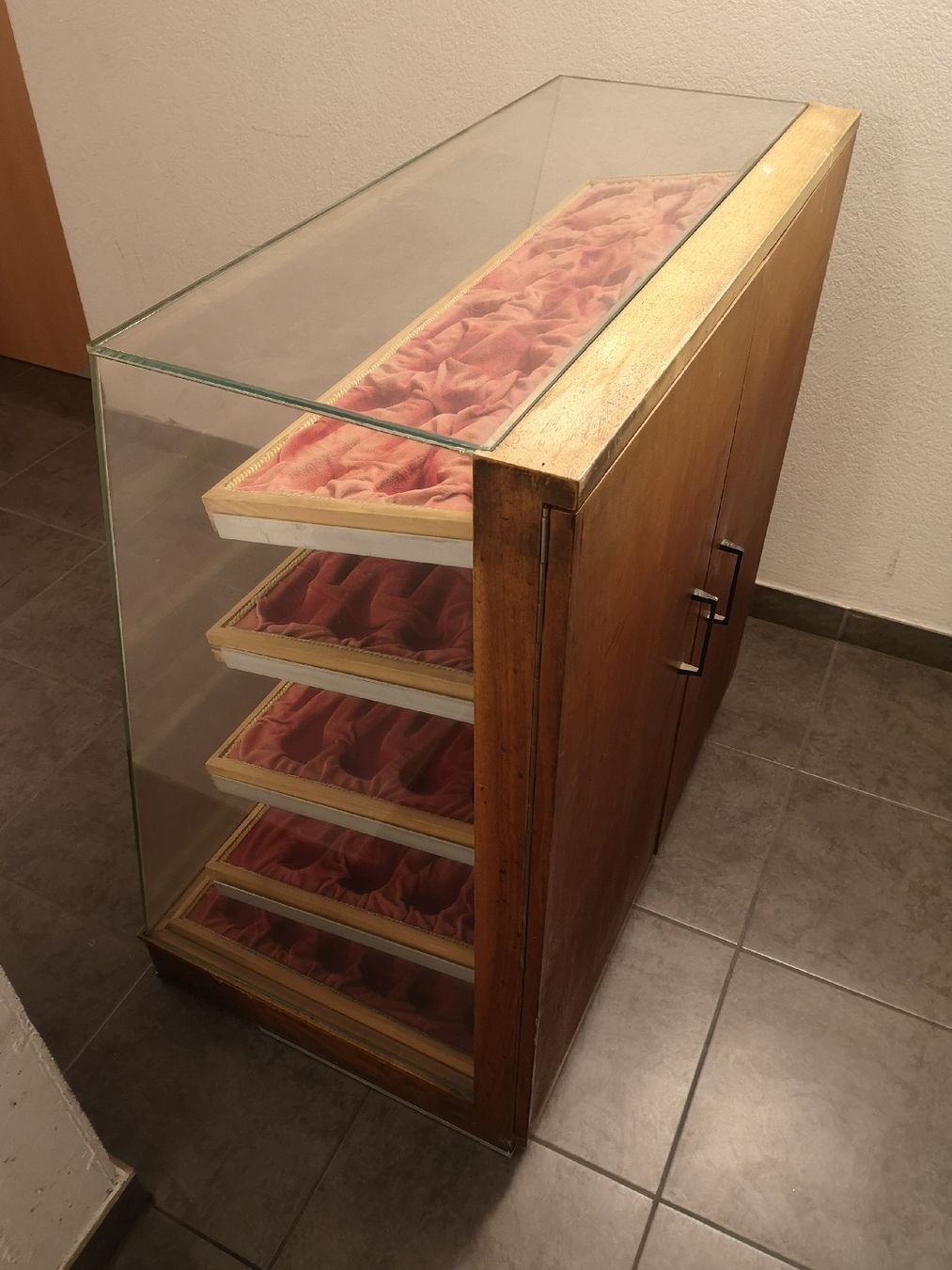 Vetrine: Vitrine de présentation pour collection de pipes – Usato da Conthey venduto da Cathlouz 2