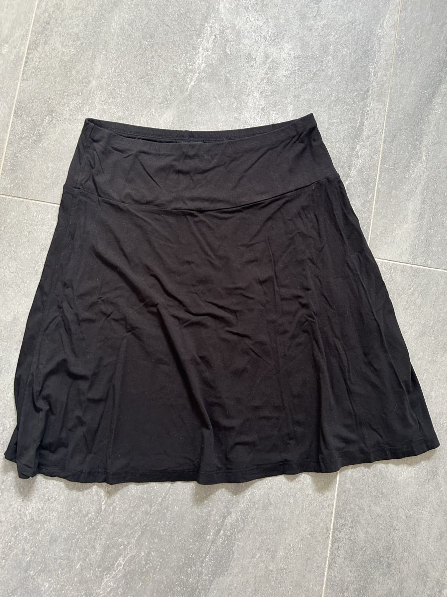 H&M Röcke: Jupe noire taille 38 – Gebraucht aus Bôle von sev_n85b