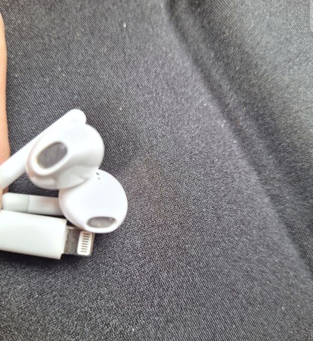 Apple Casques audio: Écouteurs Apple Blancs  – D'occasion à Tannay par v1n1p00h 1