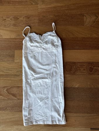 Spaghetti-Top weiss mit Spitze verstellbare Träger