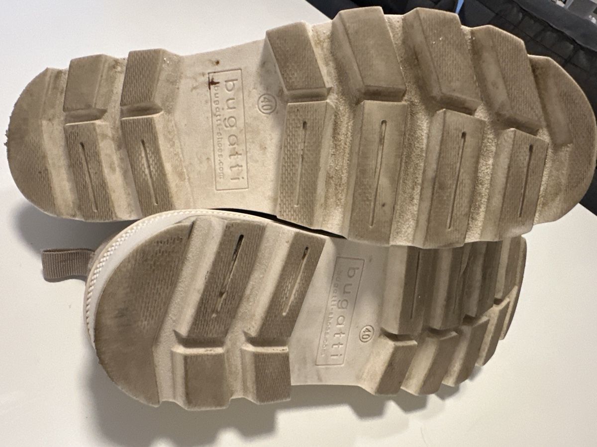 Bugatti Scarpe da donna: Bugatti Sneaker Grösse 40 grau Canvas Turnschuhe 40 – Usato da Rheinfelden venduto da DIY-Swiss 2