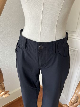 Under Armour Women's Fitted Athletic Pants Size 6