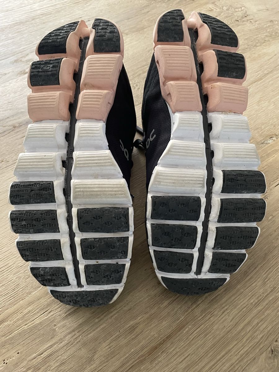 On Damenschuhe: On cloud Grösse 37.5 fast neu – Gebraucht aus Böbikon von dob_9y97 5
