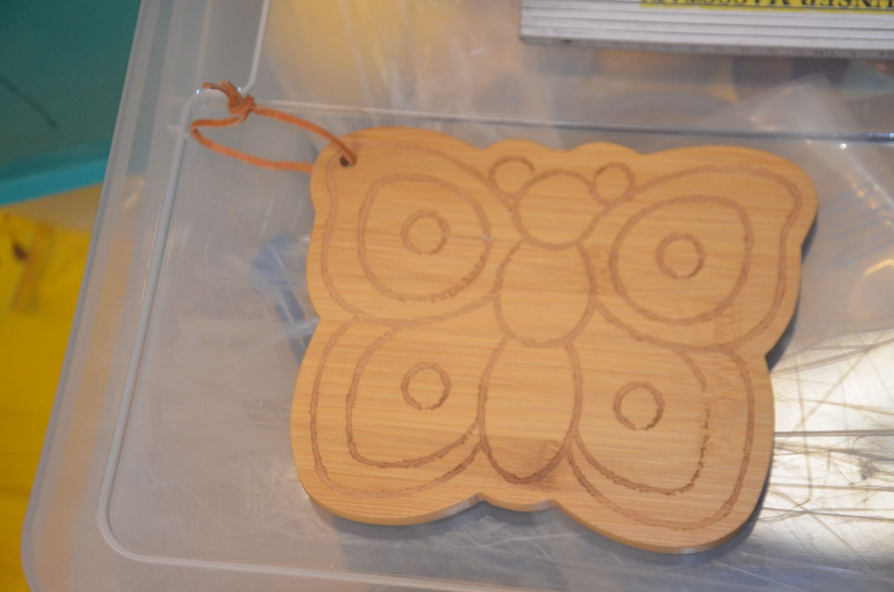 Tutte le decorazioni: THUN HOLZ SCHMETTERLING NEU – Nuovo e nell'imballaggio originale da Chiasso venduto da Dolly015