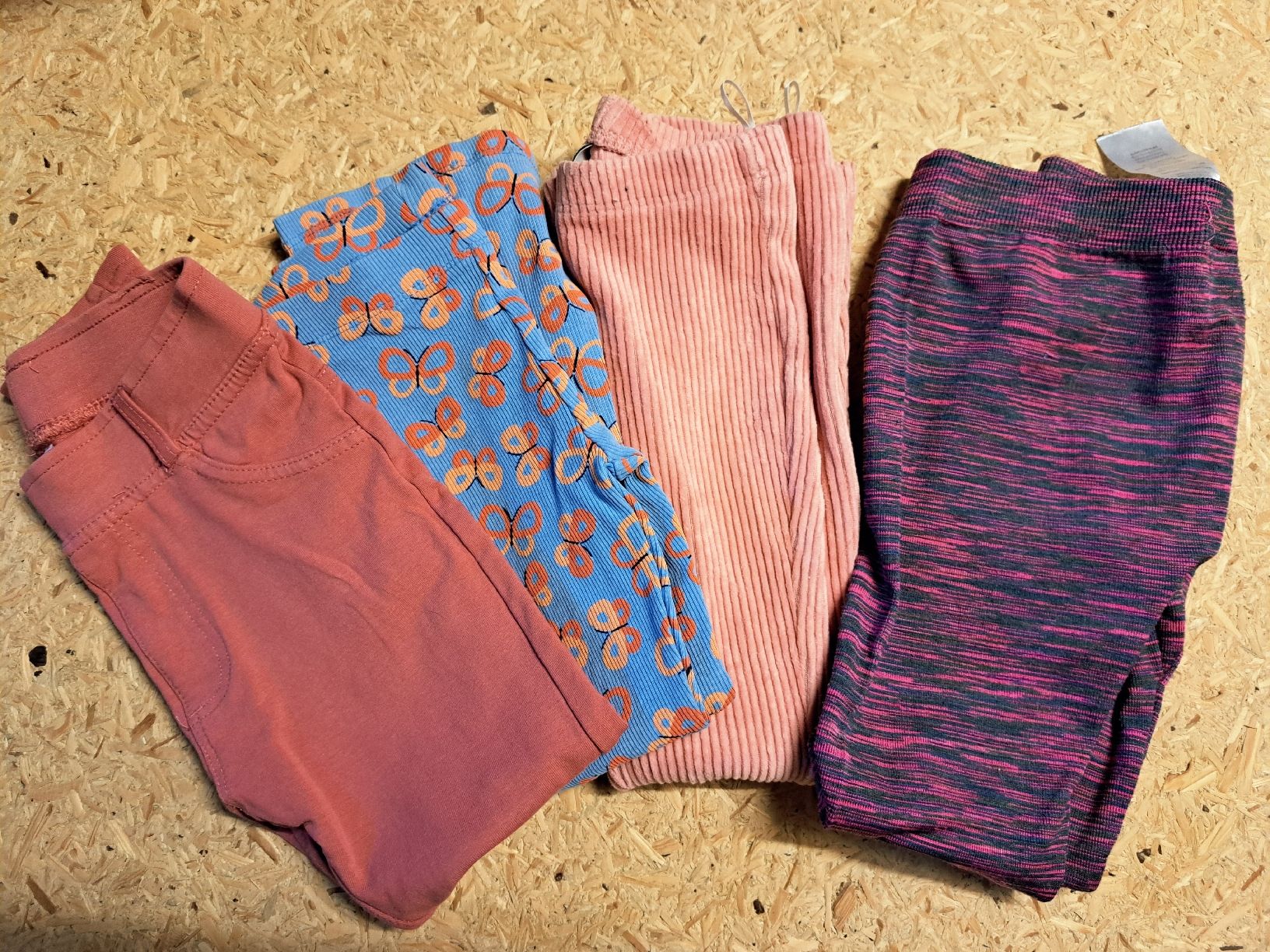 Lotti & Set di vestiti: Grosses Kleiderpaket Mädchen Gr.104 – Usato da Basadingen venduto da Perlenfee_Schweiz 3