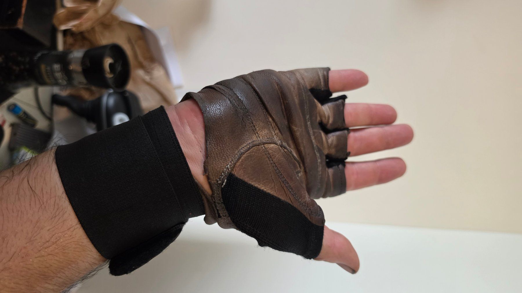 Guanti & manicotti: Pumbaz Gewichtsheber Handschuhe – Usato da Bilten venduto da Peter40Berlin 3
