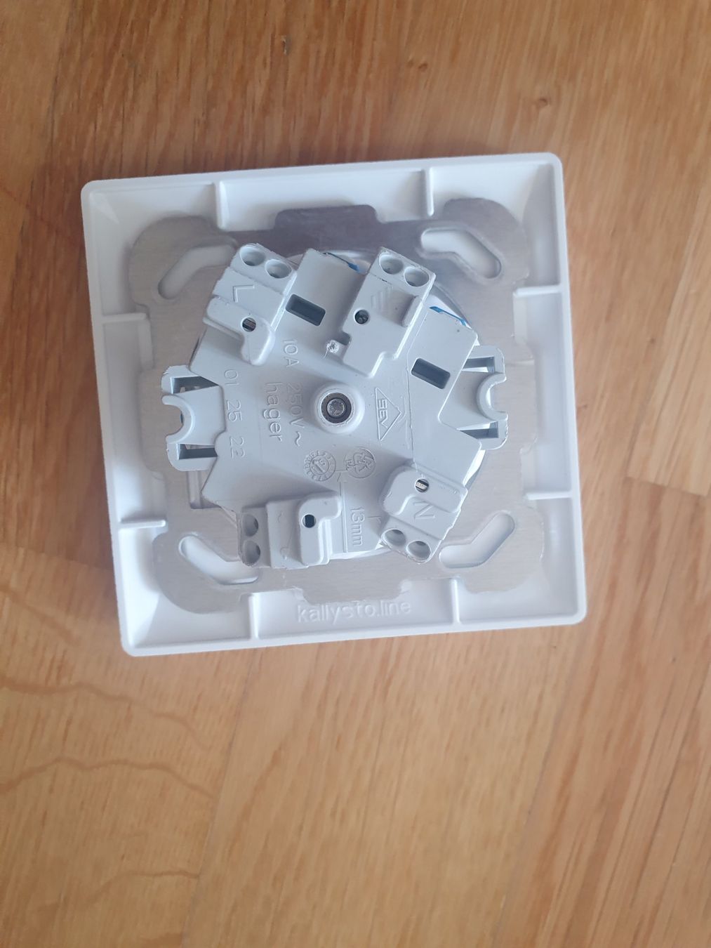 Hager Spine: Dreifachsteckdose Hager – Usato da Grüt (Gossau ZH) venduto da Dimitrius13 1