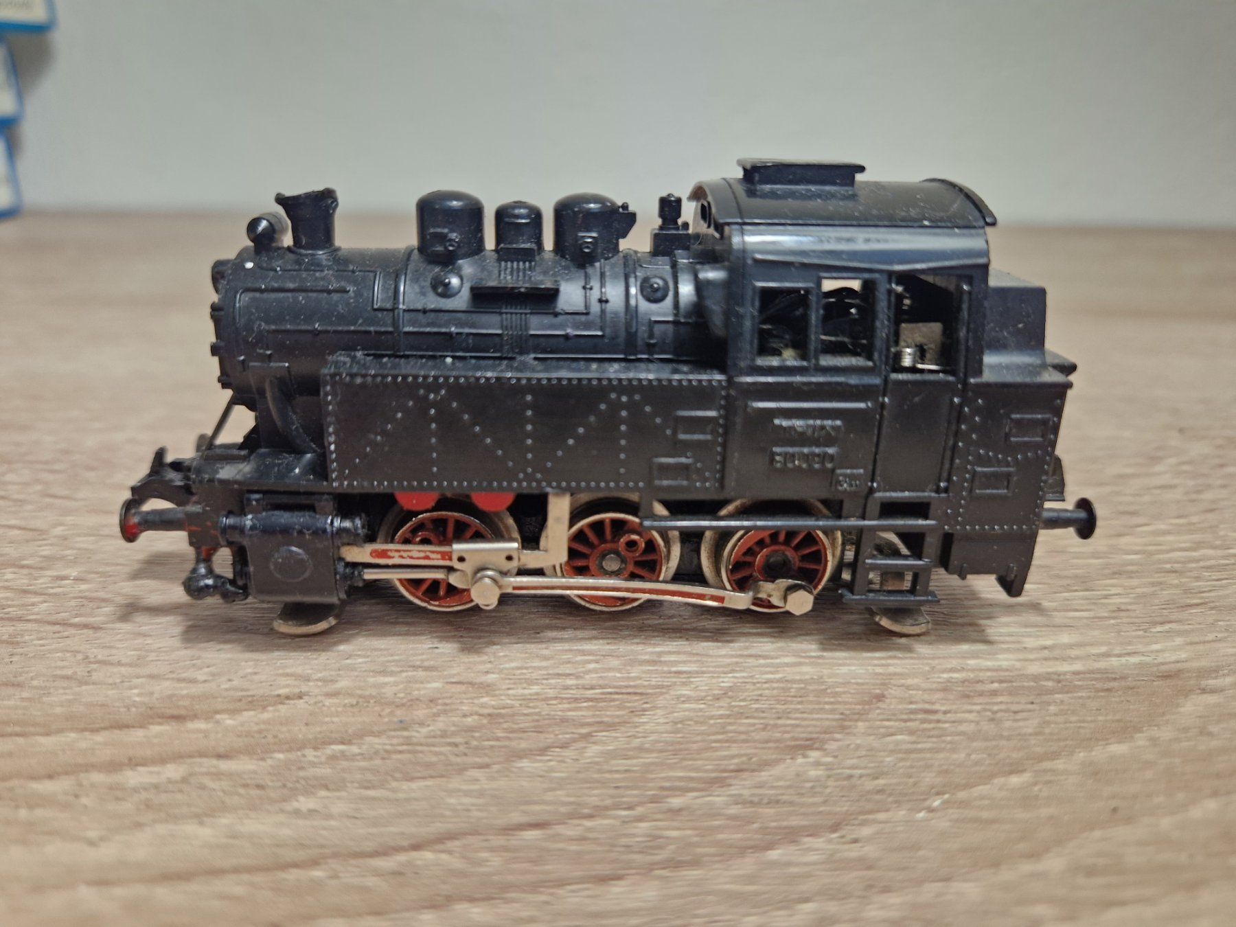 Trix Modellini di ferrovie: Trix Dampflok 80020 H0 (1) – Difettoso da St-Aubin-Sauges venduto da tantome